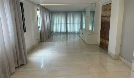 Excelente Cobertura no Prado.