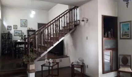 CASA COM EXCELENTE LOCALIZAÇÃO, RESIDENCIAL OU COMERCIAL