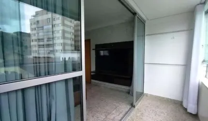 EXCELENTE APTO 3 QUARTOS, 3 VAGAS, 1 POR ANDAR, ELEVADOR.