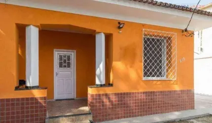 Casa comercial no Prado. 03 quartos.
