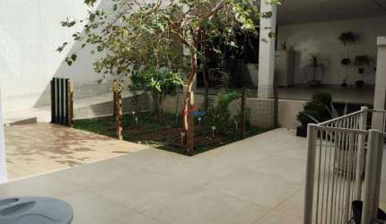 EXCELENTE CASA, 4 QUARTOS, 3 SUÍTES, 2 VAGAS