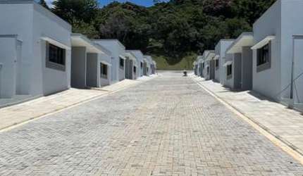 Casa térrea com 02 dormitórios em Condomínio Village - Usina - Atibaia/SP