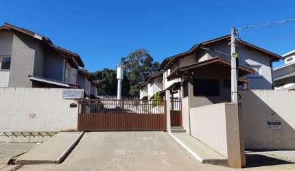 Locação e Venda Casa em Condomínio Village