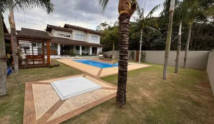 Casa à venda com 04 suítes no Condomínio Figueira Garden em Atibaia
