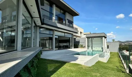 Casa duplex magnífica à venda em Condomínio de Alto Padrão em Atibaia - SP