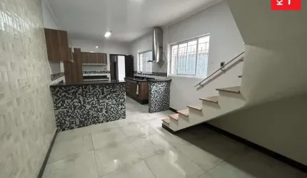 Casa com 3 quartos à venda na Avenida Dona Ida Cerati Magrini, 364, Piraporinha, Diadema por R$ 690.000