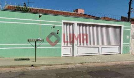 Excelente Casa com 03 dormitórios - Próx. Av. Castelo Branco