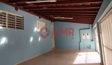 EXCELENTE RESIDÊNCIA PARA LOCAÇÃO COM 3 DORMITÓRIOS, 2 VAGAS DE GARAGEM E EDÍCULA NA VILA ALTINÓPOLIS