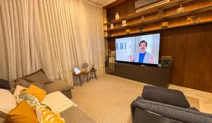 Casa com 04 quartos sendo 1 master com closet e 02 demi-suite