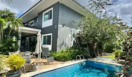 Casa de 253m2 com 3 Suítes + DCE e Piscina Privativa, em Condomínio Fechado