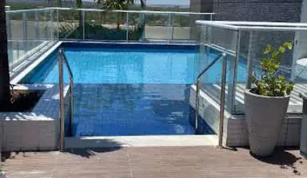 Amplo Apartamento de 74m2 com 2 Quartos + Móveis Projetados e à 100m do Mar