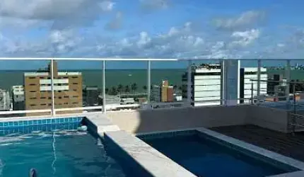 Apartamento de 63m2 com 2 Quartos + Varanda, Móveis Projetados e a 300m do Mar