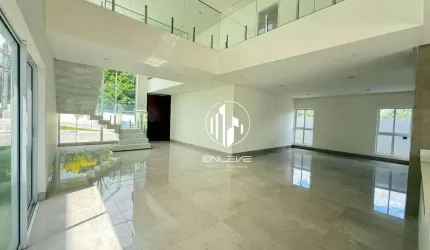 Casa de 320m2 com 4 Suites + Piscina Privativa, em Condomínio Fechado