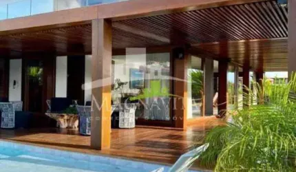 PRAIA DO FORTE | Casa com 380m² | 5 suítes sendo 4 com varanda  (1 suíte térrea) | Piscina | 2 garagens | Beira Mar | PORTEIRA FECHADA | Energia Solar