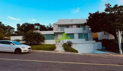 Casa à venda em Alphaville Salvador, 5 quartos, 4 suítes, master com closet, espaço gourmet climatizado, terreno 1.400m². Localização Exclusiva!