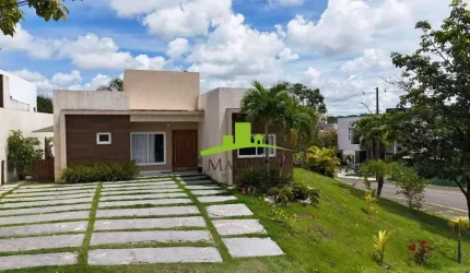 Casa Térrea à Venda no Alphaville Litoral Norte 2, 205m², 4 Quartos, Suíte com Closet, Piscina com Deck, Terreno de Esquina, Energia Solar. Camaçari
