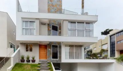Casa de Alto Padrão à Venda em Condomínio Fechado – Uberaba, Curitiba
