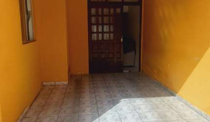 Casa a venda 3 quartos, 1 suíte, no centro com garagem