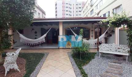 casa ampla com jardim e horta