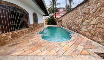 Casa Isolada no Caiçara – Tranquilidade e Conforto a 200 Metros da Praia!!!