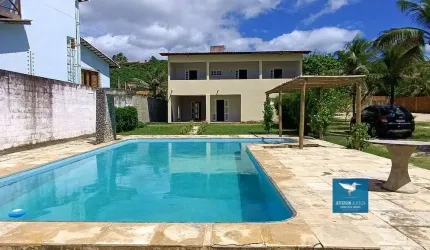Casa Duplex na Praia Pertinho do Beach Park Porto das Dunas, Amplo Terreno 1820m2, Piscina Ampla, Deck com Churrasqueira, Chuveirão, 04 Suítes, 500m2 de Construção na Praia do Japão a 200 metros do Ma