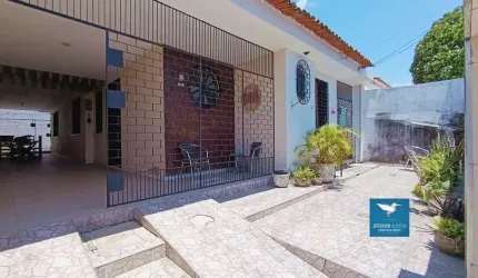 Casa Plana Próximo ao Lago Jacarey no Bairro Cambeba, Ótima Rua e Vizinhança, Perto de Supermercado, Padaria, Escola, 127m2, 03 Quartos, Dependência, 02 Vagas