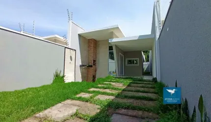 Casa Plana com Varanda Gourmet em Rua Sem Saída e Fino Acabamento, Próximo aos Shoppings no Bairro Amador em Eusébio, 90m2, 03 Quartos, Sendo 02 Suítes (01 reversível), 02 Vagas