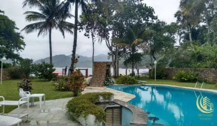 Sobrado de altíssimo padrão, beira mar, 5 suítes, 4 salas, área gourmet, piscina, lindo jardim, localizada na Praia Domingas Dias em Ubatuba.