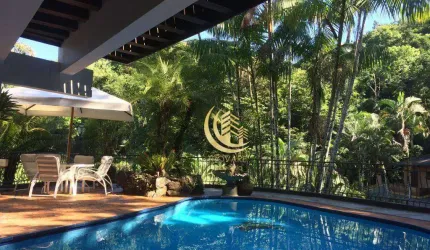 Sobrado com 4 suítes, sala de estar, jantar, linda piscina, área gourmet com vista para o mar,  à venda por R$ 6.580.000 - Domingas Dias - Ubatuba/SP