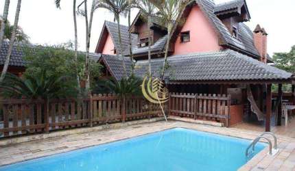 Casa com piscina em condomínio para venda em Mogi das Cruzes.