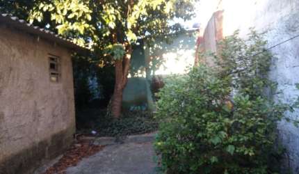 Casa a venda com 15 metros de frente e uma excelente oportunidade para investidor/construtora na Vila Tostói
