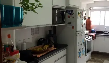 Apartamento Duplex com 3 dormitórios sendo uma suíte, 2 banheiros sociais, sala 2ambientes, cozinha, móveis planejados nos quartos e cozinha