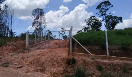 Terreno em Jundiaí, no bairro Caxambu, com 2270mts² Trata-se de amplo terreno para construção de chácara ou galpão, composto de 2 grandes platôs terraplanados e uma área de pomar aos fundos.