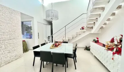 Casa com 5 quartos sendo 4 suítes em condomínio fechado