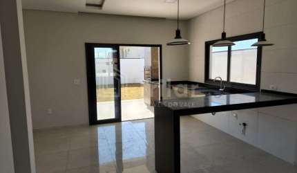 Casa em condomínio fechado com 3 quartos à venda no Residencial Colinas, Caçapava , 180 m2 por R$ 990.000