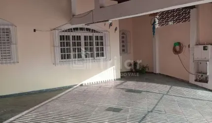 Casa com 3 Quartos à venda - Parque Industrial