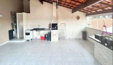 Excelente casa no Dom Pedro I !!