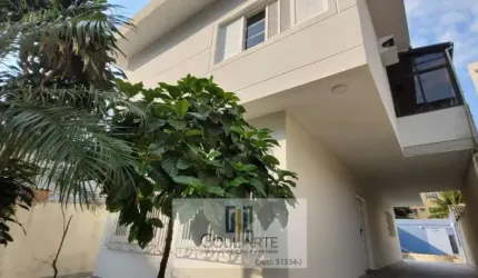 Casa SOBRADO com 4 dormitórios sendo 1 suíte, área gourmet e piscina, à menos de 200 metros do mar na praia do TOMBO-Guarujá/SP.