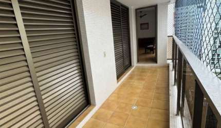 Apartamento Alto Padrão com sacada, 3 dormitórios sendo 1 suíte, na praia da Pitangueiras-Guarujá/SP.