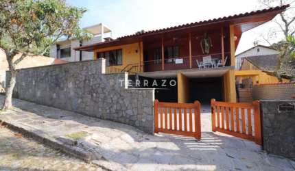 Casa à venda, 5 quartos, 3 suítes, 4 vagas, Iucas - Teresópolis/RJ
