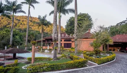 Casa à venda, 6 quartos, 2 suítes, 4 vagas, Carlos Guinle - Teresópolis/RJ