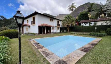 Casa à venda, 4 quartos, 4 suítes, 2 vagas, Iucas - Teresópolis/RJ