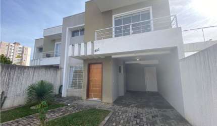 Sobrado semi mobiliado com três quartos