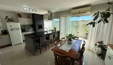 Casa de 4 dormitórios com Jacuzzi no Condomínio Terra Nova