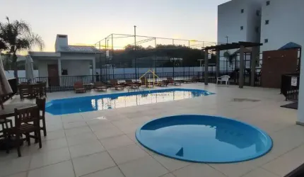 Apartamento REFORMADO com  2 dormitórios no Residencial Santorini - Aririu
