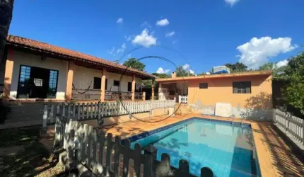 Chácara à venda em Atibaia-SP, Chácaras Fernão Dias - 5 quartos, 1 suíte, 4 banheiros, 280m² - Imperdível!