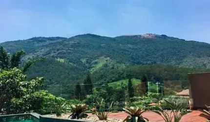 Casa Alto Padrão com vista Privilegiada da Pedra Grande em condomínio