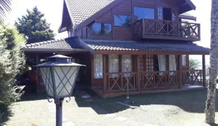 Casa em Condomínio de Luxo na Represa de Piracaia-SP: 3 Quartos, 2 Banheiros, 4 Vagas na Garagem, 150m² de Luxo!