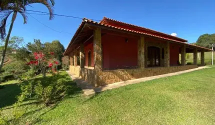 Lindo Sítio à Venda em Piracaia com 48.400m²