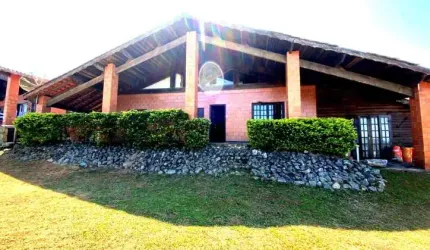 Casa de campo em Condomínio à Venda em Piracaia-SP -  3 Quartos, 1 Suíte
